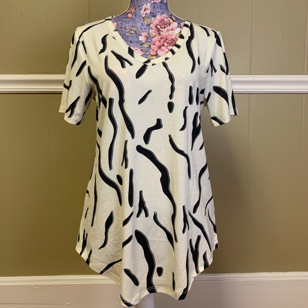 Lularoe Iris animal print top